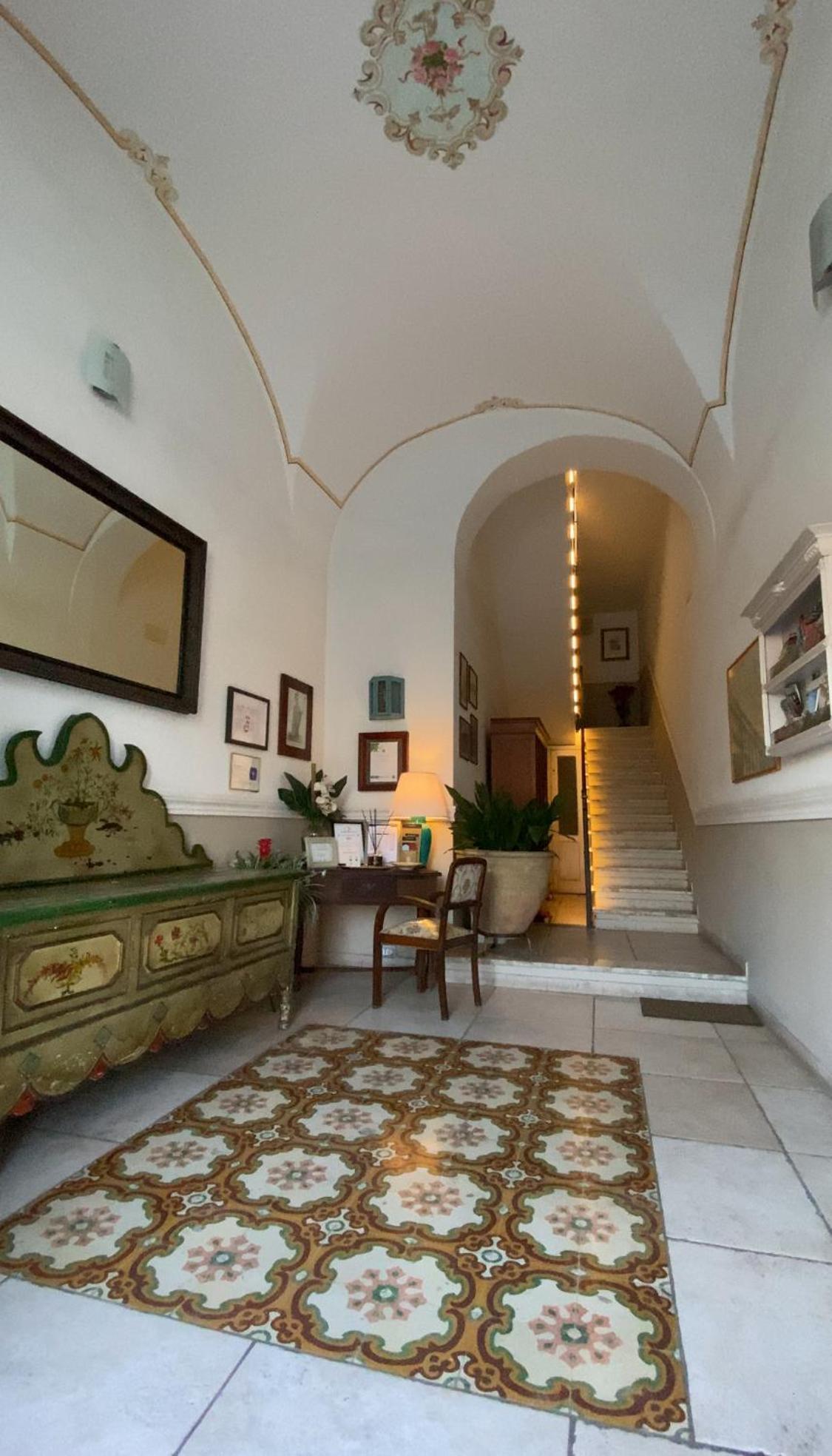 La Casa Nel Sole - Boutique B&B Bari Bagian luar foto